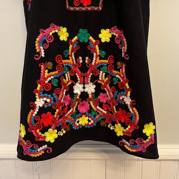 Mexican Embroidered Short Sleeve Tunic, Size Medium - Picture 4 of 8